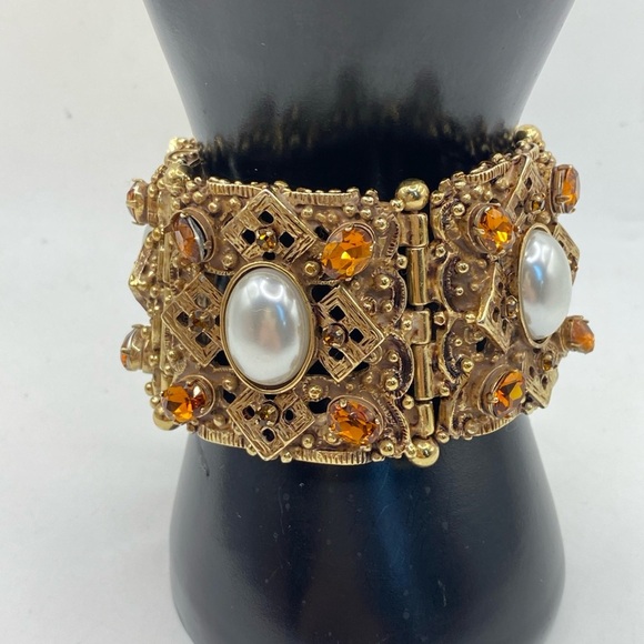 Jewelry - Vintage Filigree Brass Bracelet. Rhinestone Faux pearl wide high end 6”in